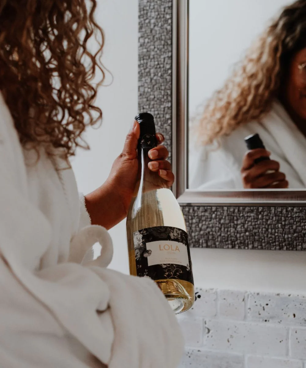 LOLA Secco with Self Care and mirror shot