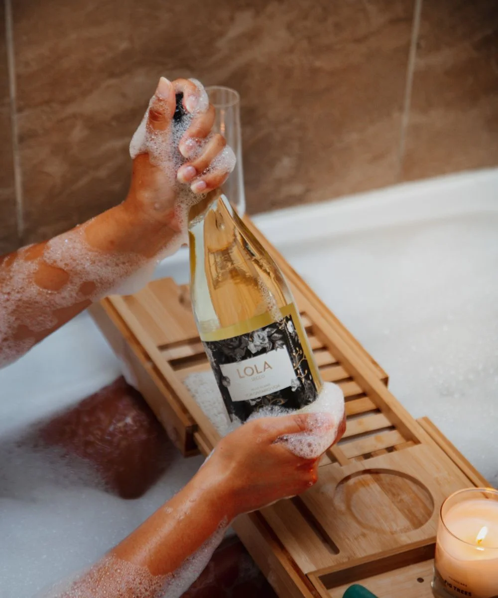 LOLA Secco with Self Care